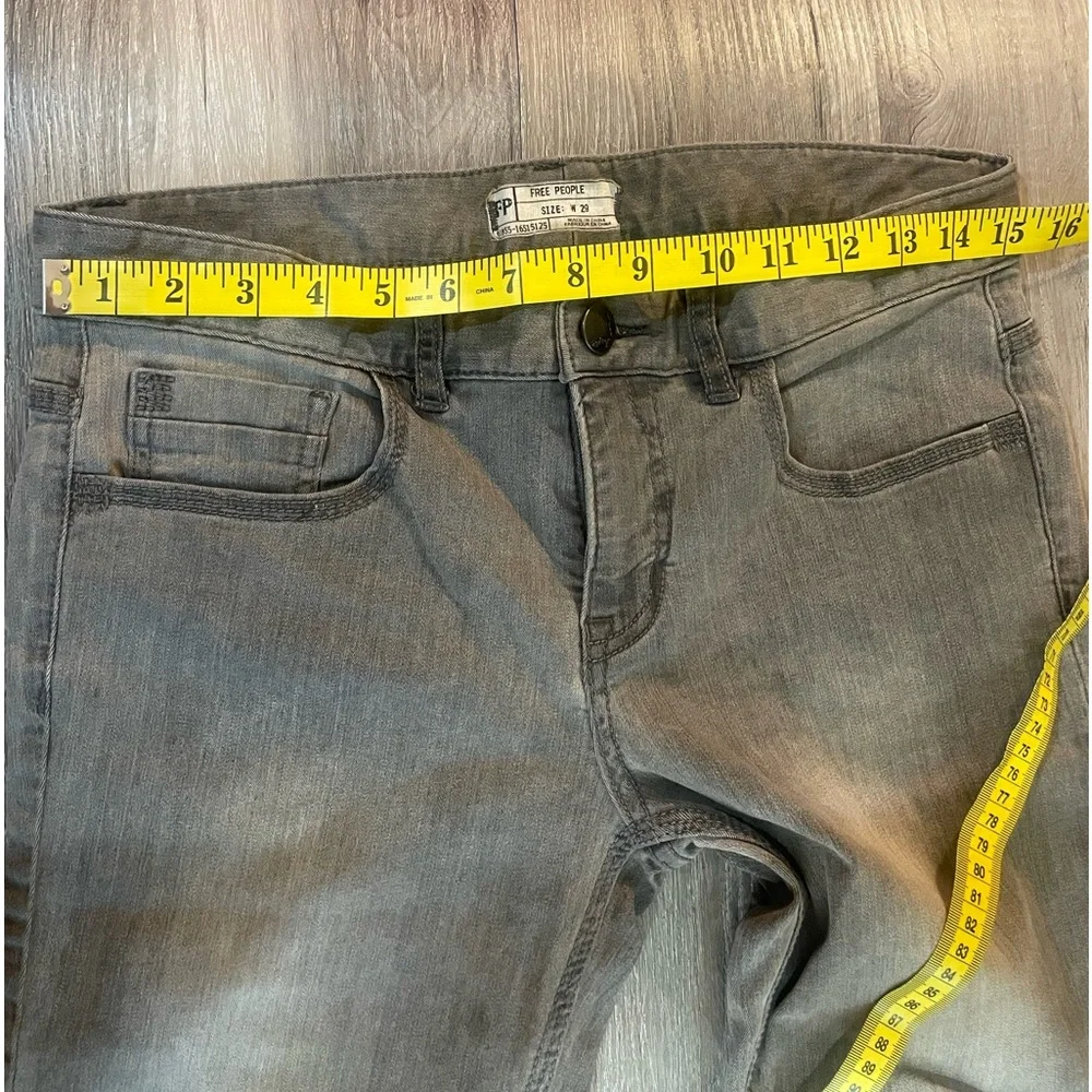 Free People Grey distressed color Skinny,Jeans,Size 29 - Picture 8 of 9